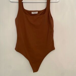 ARITZIA BABATON Contour Scoopneck Bodysuit in size Medium